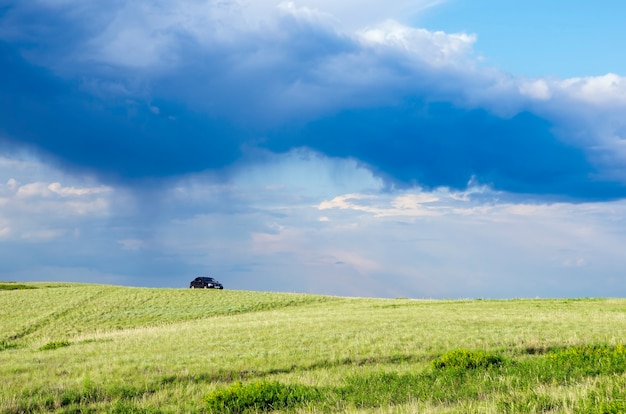 Nuage Orageux Sur La Steppe Printanière