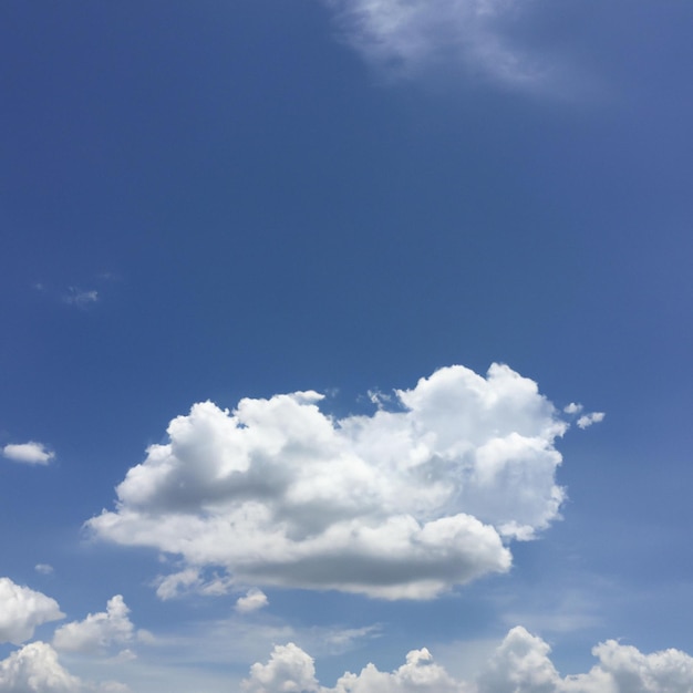 Un nuage qui est dans le ciel avec le mot nuage dessus