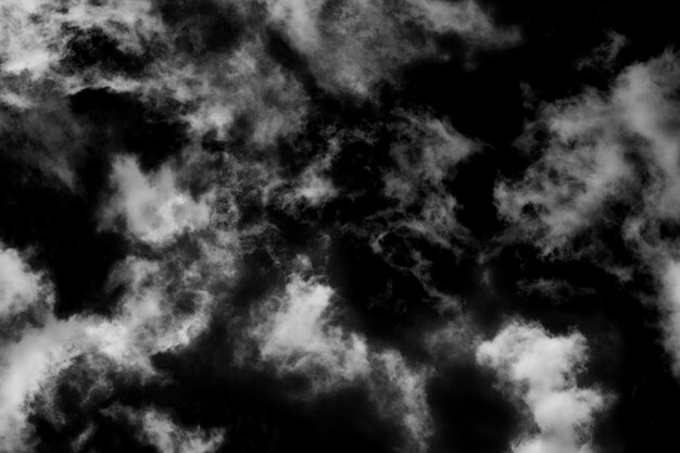 Photo nuage texturé noir abstrait isolé sur fond noir