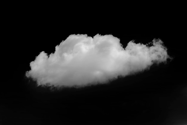 Nuage wtite dans un élément isolé de ciel noir