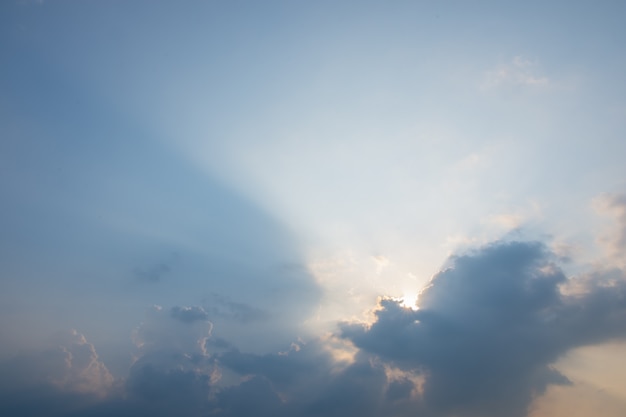 Nuages ​​et beau ciel