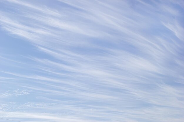 Photo des nuages blancs sur le ciel de fond