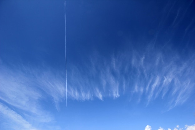 Nuages ​​et ciel bleu