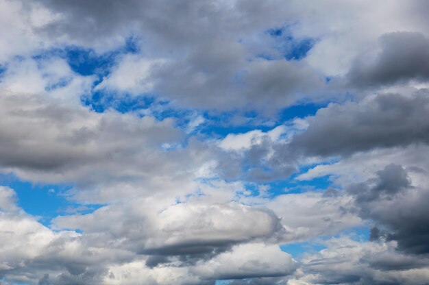 Nuages de ciel et ciel clair chez Tver Russie