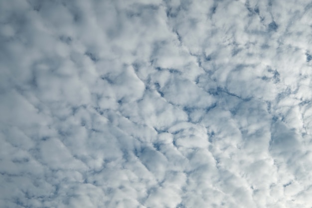 Photo nuages ​​dans le ciel bleu