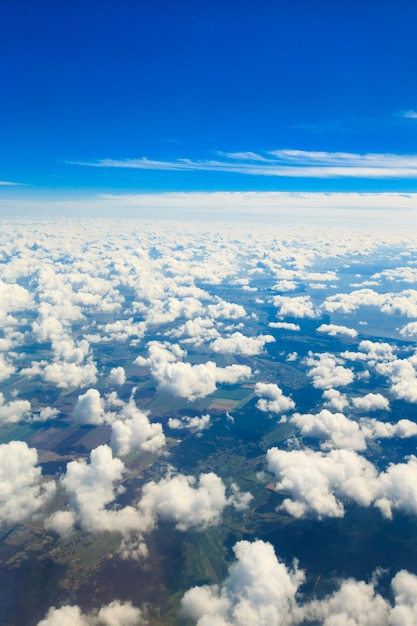 Photo nuages ​​dans le ciel bleu