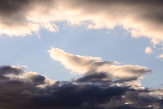 Des nuages dans le ciel