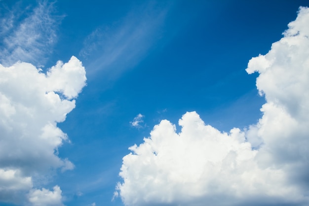 nuages doux ciel bleu