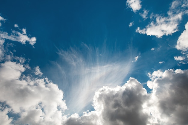 Nuages du ciel, ciel avec nuages et soleil