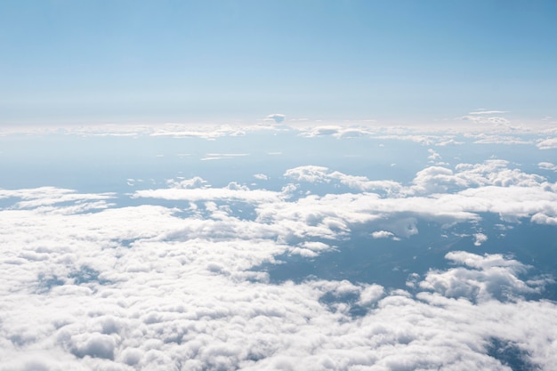 Photo nuages duveteux vus d'avion