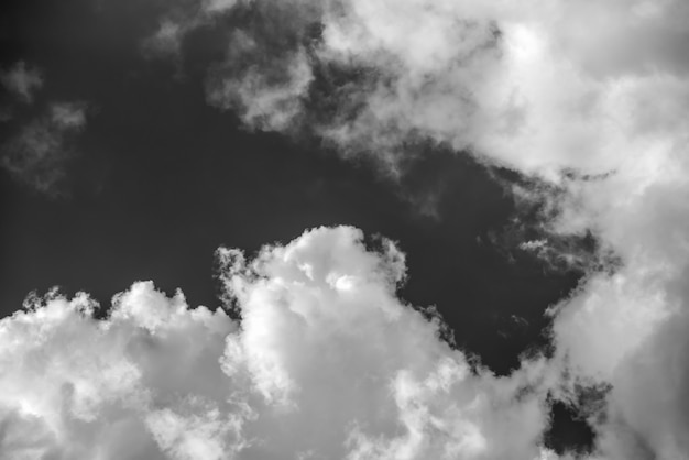 Photo des nuages. noir et blanc