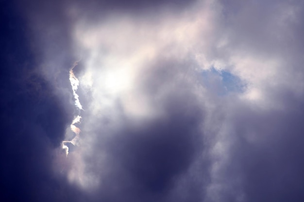 Nuages d'orage sombres