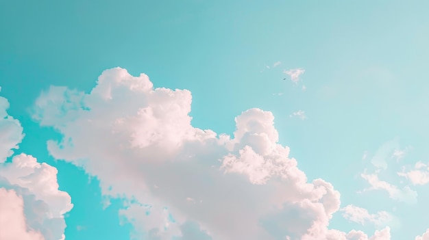 Des nuages pastel crémeux flottant dans un ciel bleu vif illustration générée par l'IA