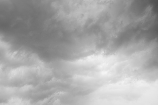 Nuages de pluie se formant dans le ciel