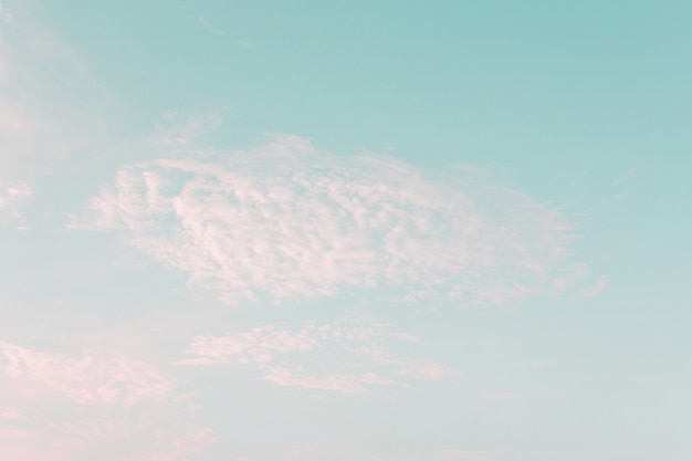 Nuageux est un dégradé de pastel, fond de ciel abstrait de couleur douce.