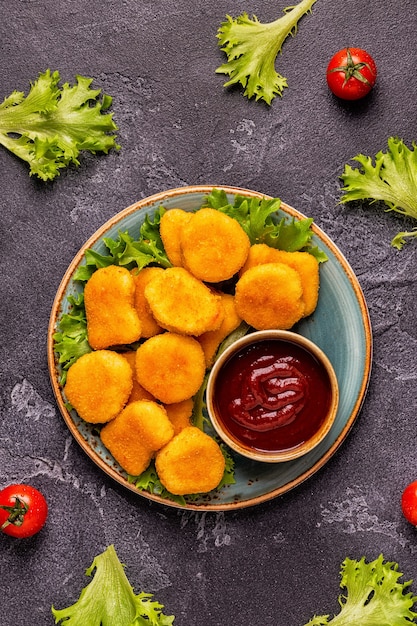 Nuggets de poitrine de poulet avec sauces