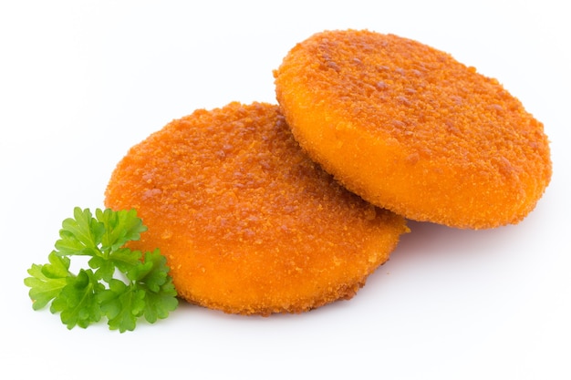 Nuggets de poulet frit isolés sur blanc.