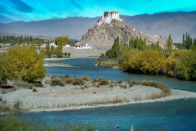 Nuit étoilée dans le nord de l'Inde nature et paysage vue à Leh ladakh inde