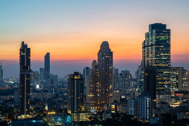 Nuit de la tour d&#39;horizon urbain du centre-ville de Bangkok, ville métropolitaine, Thaïlande