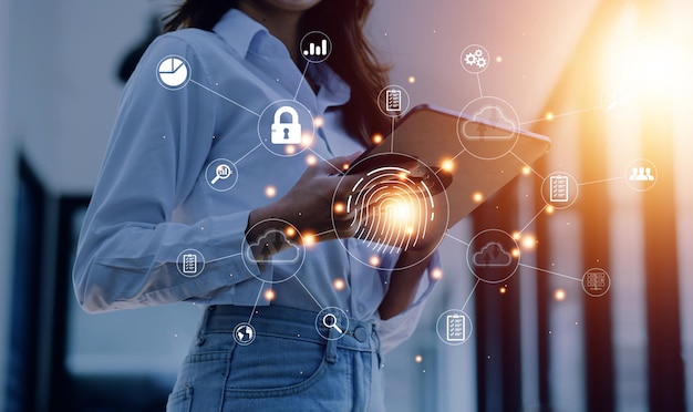 Numérisation d'empreintes digitales et traitement d'authentification biométrique de la biométrie pour accéder à la surveillance des données personnelles et à la numérisation de sécurité des programmes numériques applications cyber-futuristes