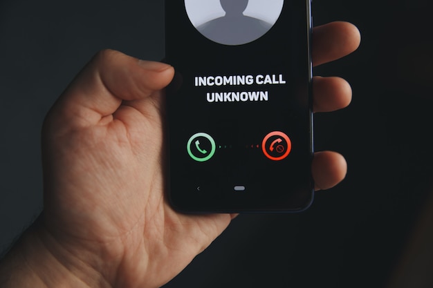 Numéro inconnu qui appelle au milieu de la nuit.