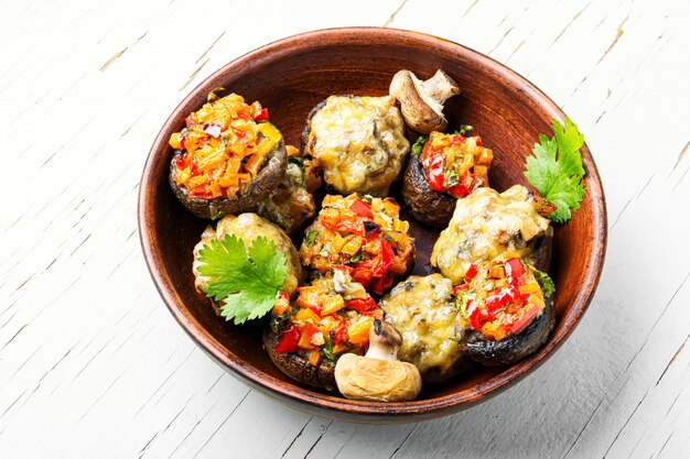 Nushrooms de Noël farcis de légumes