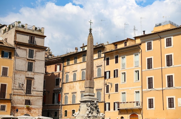 Obélisque de la place du Panthéon Piazza della Rotonda à Rome Italie