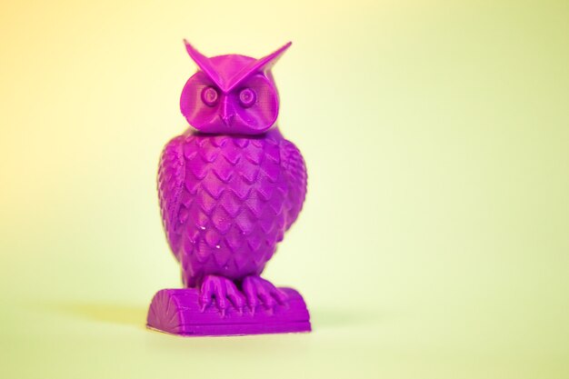 Objet abstrait de couleur noire imprimé par imprimante 3d