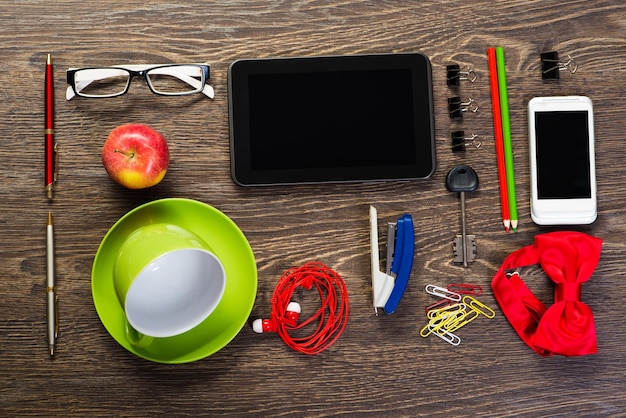 Photo objets posés sur la table nature morte