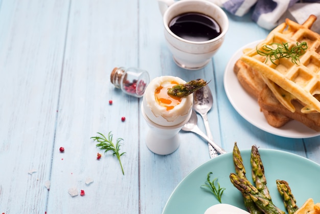 Photo Œuf à la coque et asperges