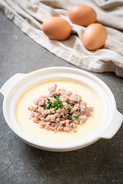 oeuf cuit à la vapeur maison avec porc haché