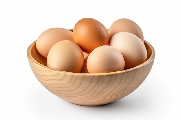 œuf dans un bol en bois isolé sur fond blanc avec concept de chemin de découpage prêt à cuire des œufs frais