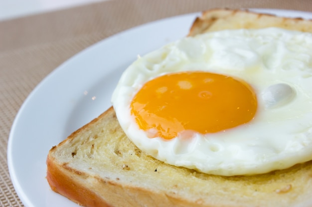 Oeuf Frit et Toast