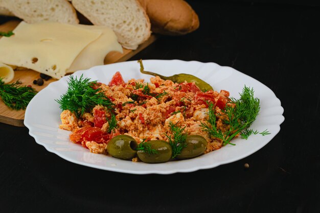 Photo oeufs brouillés et sandwichs au petit-déjeuner