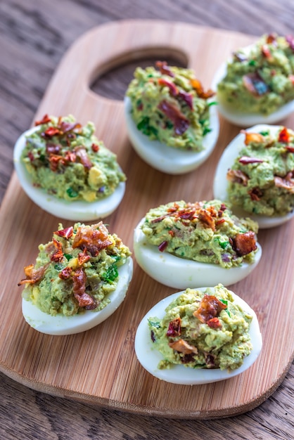 Oeufs farcis au bacon guacamole