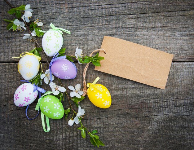 Oeufs de Pâques et carte de voeux