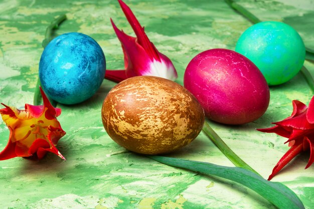 Oeufs de Pâques colorés