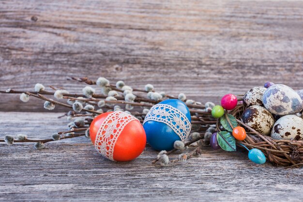 Oeufs de Pâques décorés de dentelle