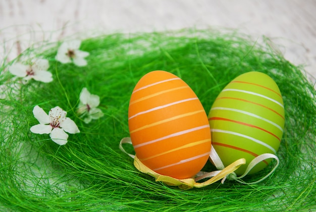 Oeufs de Pâques et fleur de cerisier