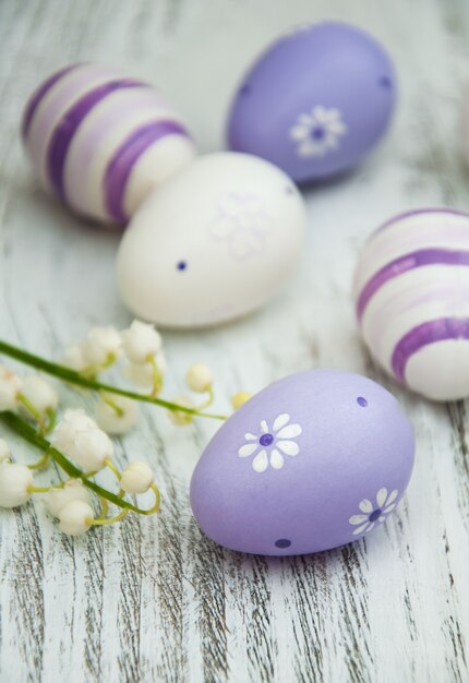 Oeufs de Pâques avec muguet