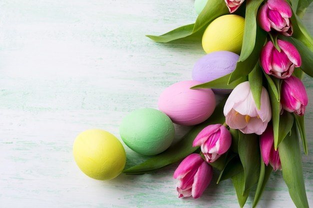 oeufs de Pâques multicolores