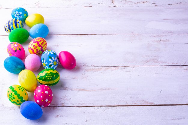 oeufs de Pâques multicolores