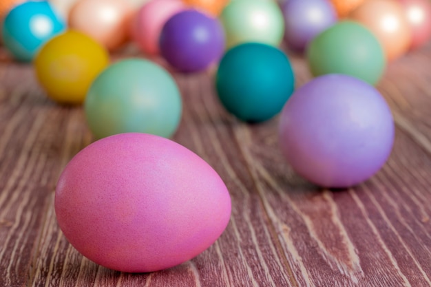 Oeufs de Pâques multicolores