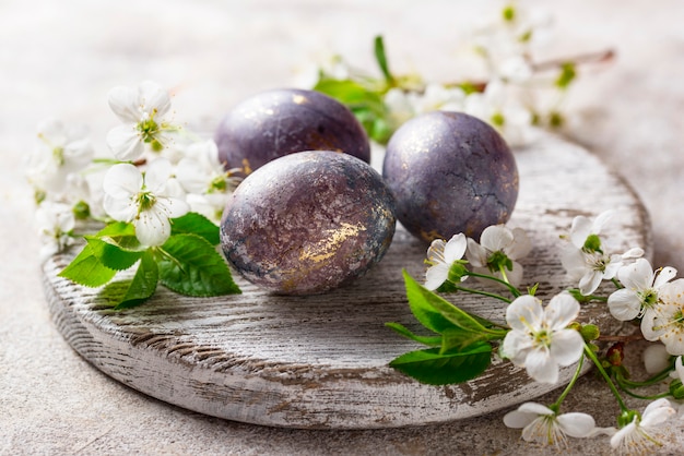 Oeufs de Pâques peints effet marbre