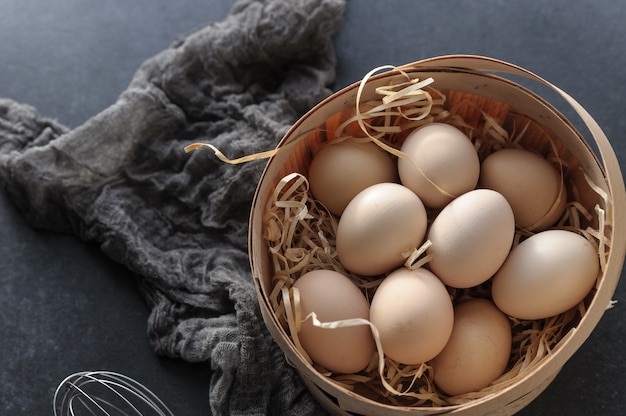 Oeufs de poule frais de la ferme