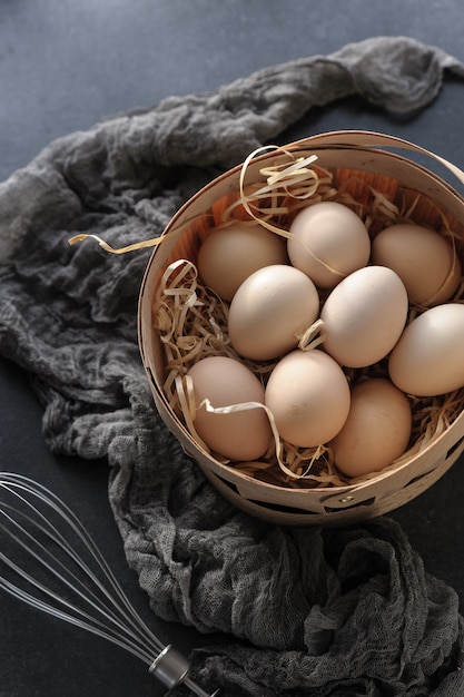 Oeufs de poule frais de la ferme