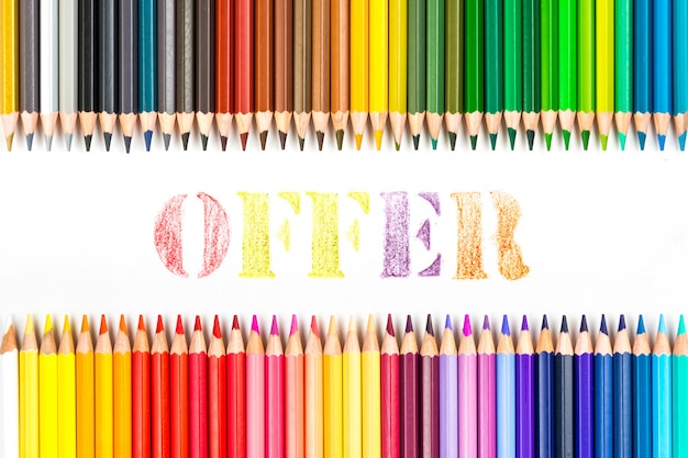 Offre de dessin avec des crayons de couleur