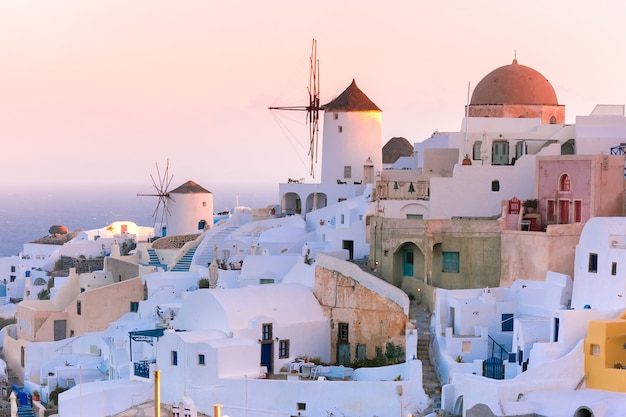 Oia au coucher du soleil, Santorin, Grèce