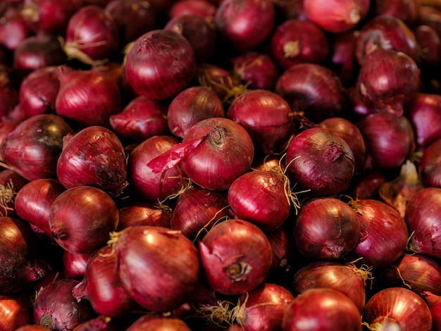 Oignons frais au marché