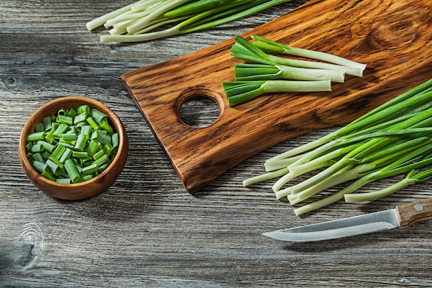 Oignons verts hachés Couteau de cuisine de barde à découper en bois vintage